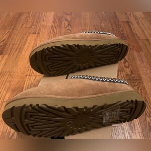 UUG W/Tasman chestnut size 8 
Never worn